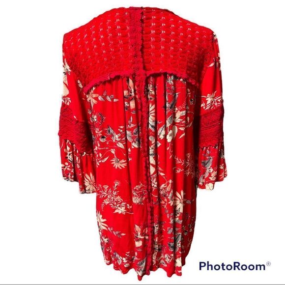 Suzanne Betro red floral butterfly sleeves crochet yoke tunic top - Picture 4 of 7